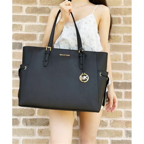 black michael kors jet set purse|michael kors jet set saffiano.